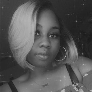 Meet your Posher, Makia